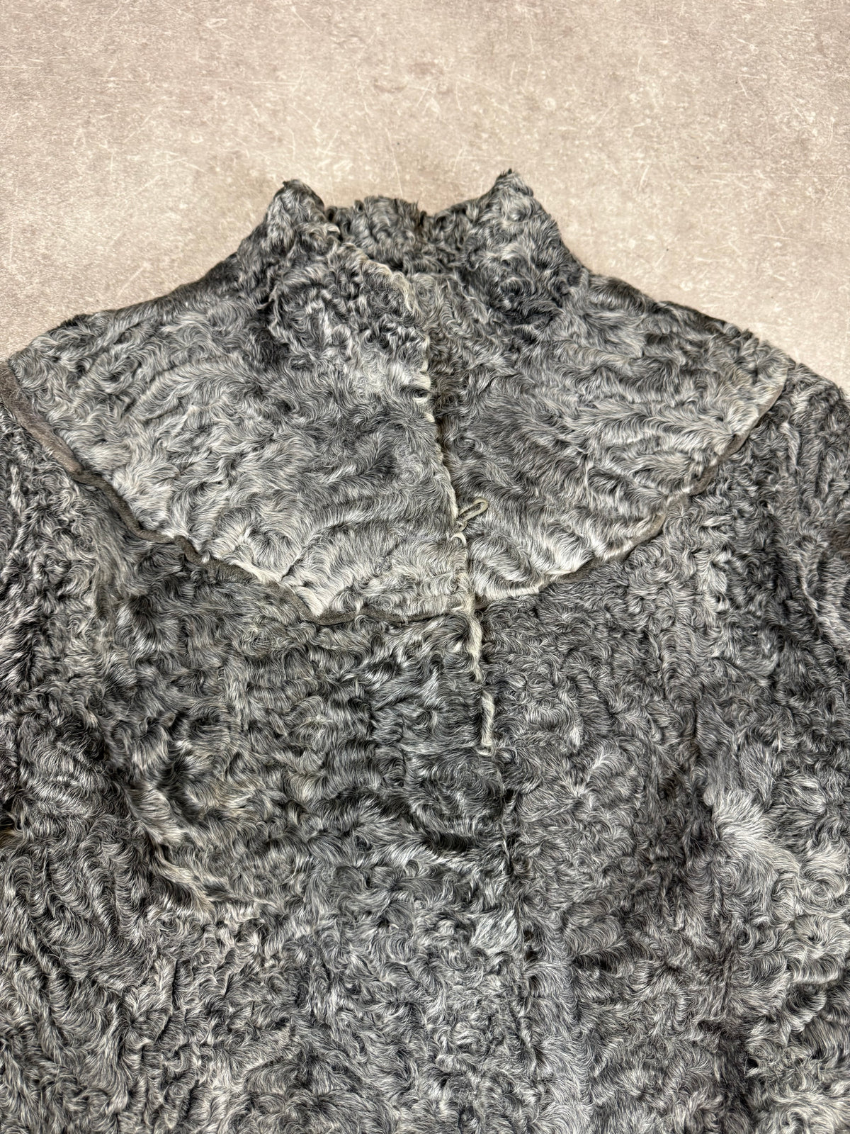 Vintage Persianer Pelzmantel Damen Grau – Langer Karakul Echtpelz Mantel